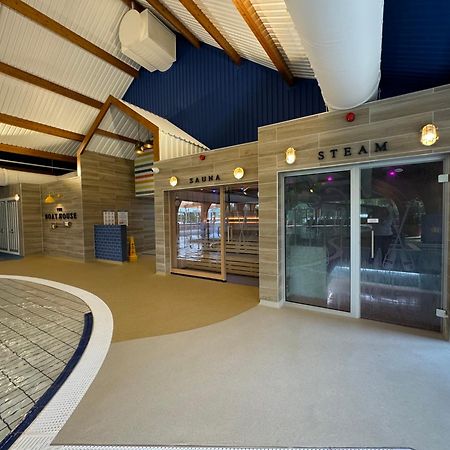 Reeds View Holiday Lodge South Cerney Bagian luar foto