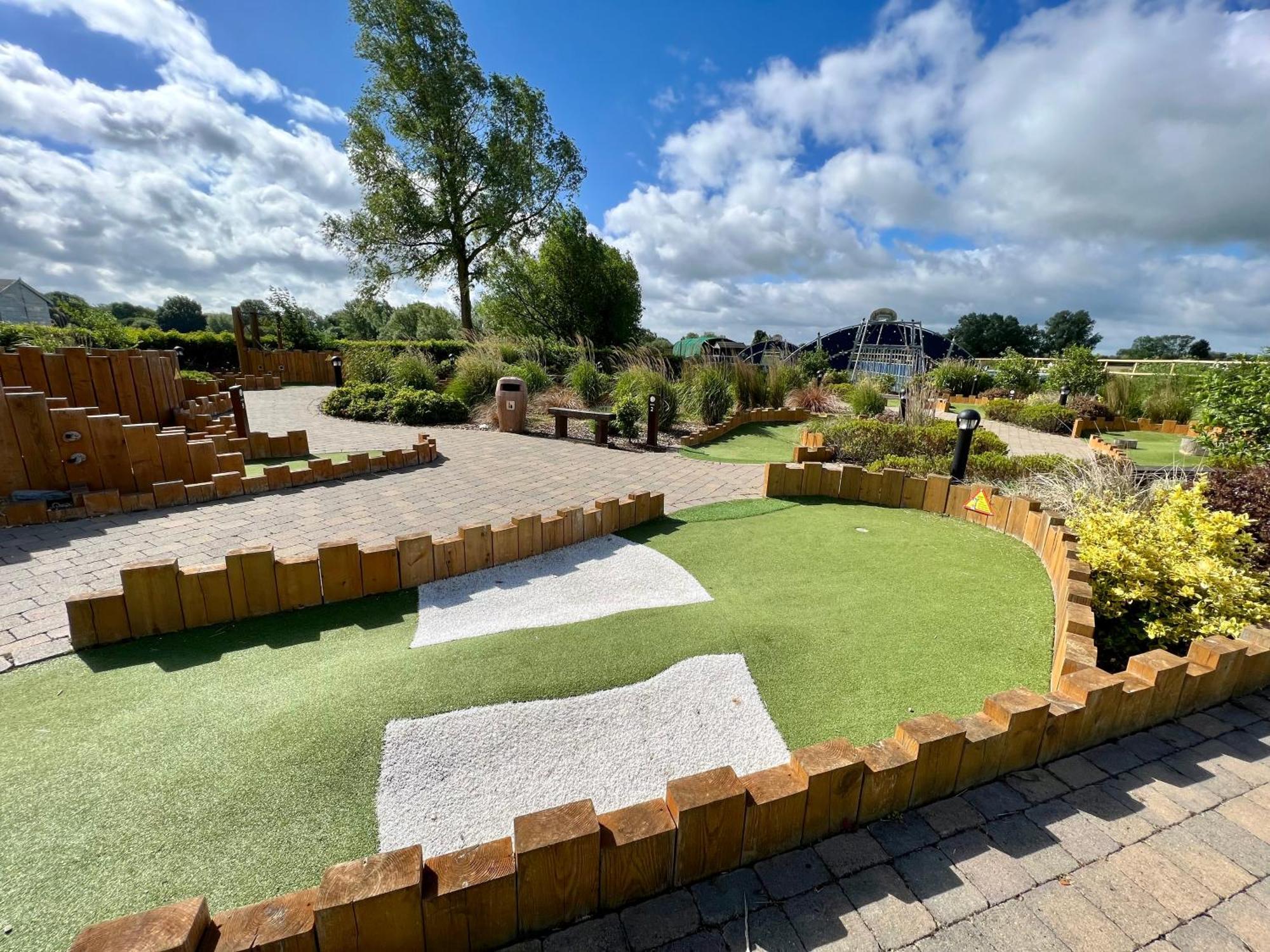 Reeds View Holiday Lodge South Cerney Bagian luar foto