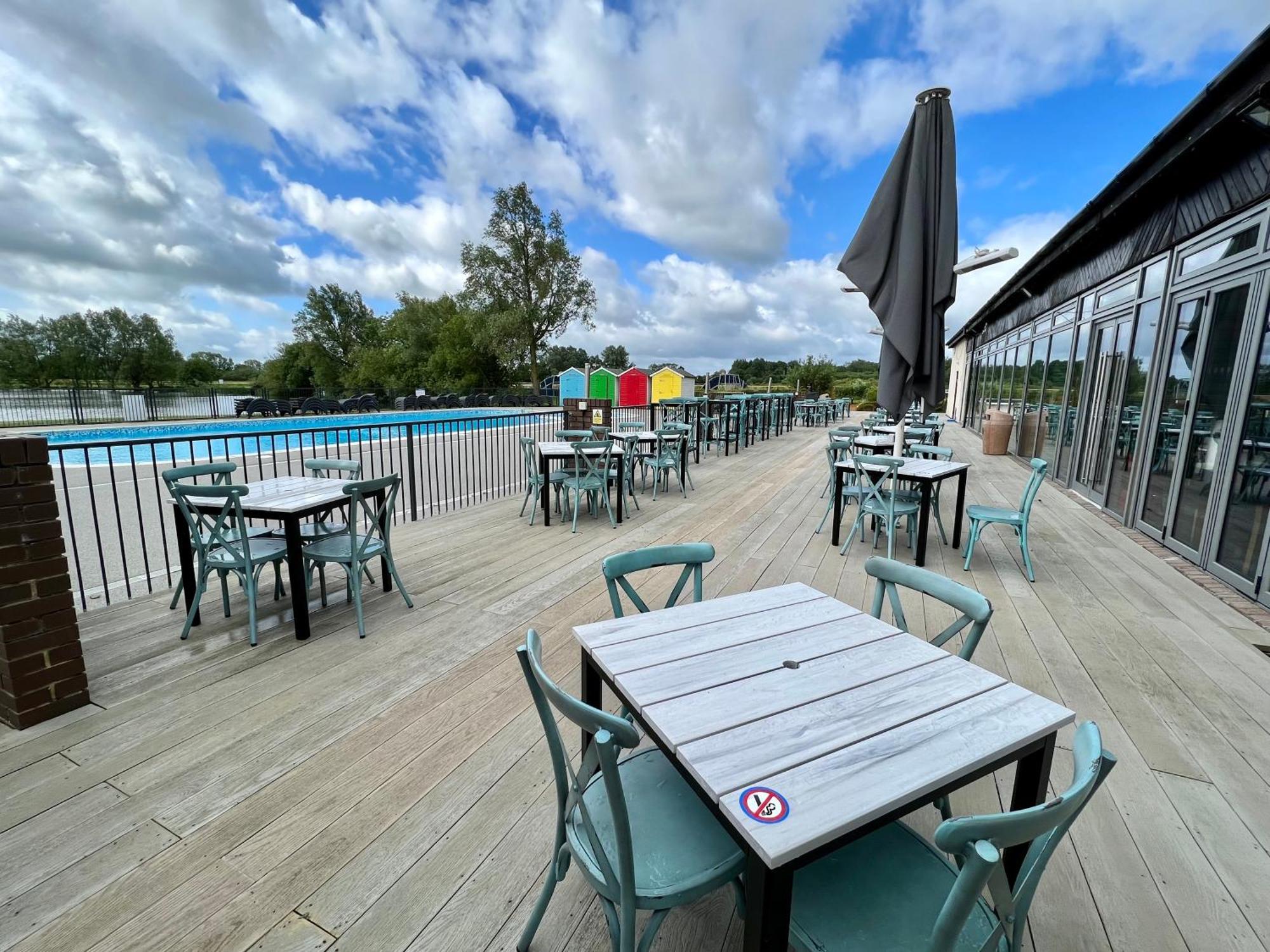 Reeds View Holiday Lodge South Cerney Bagian luar foto