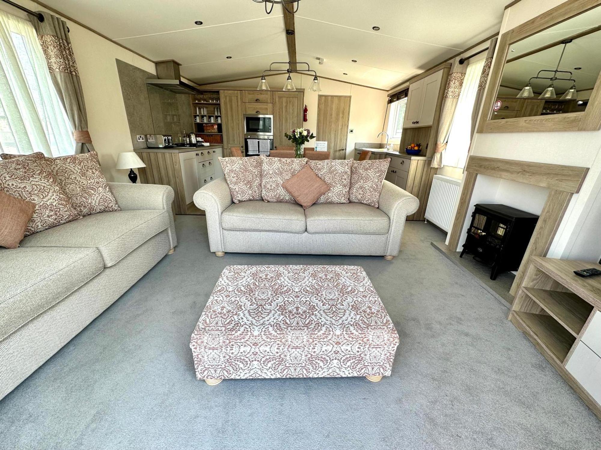Reeds View Holiday Lodge South Cerney Bagian luar foto
