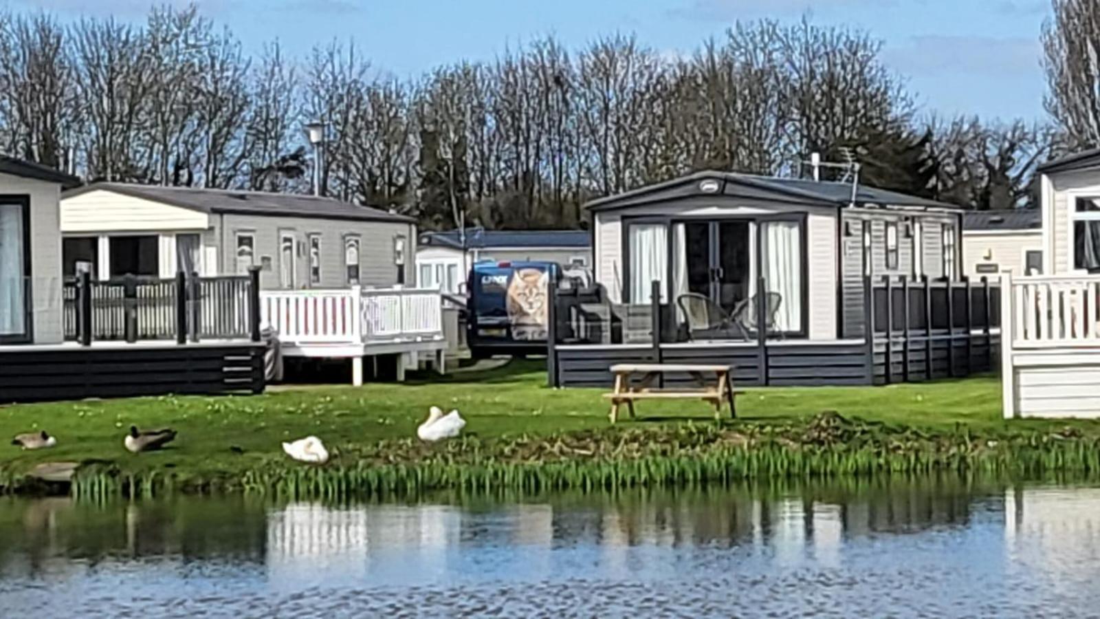 Reeds View Holiday Lodge South Cerney Bagian luar foto