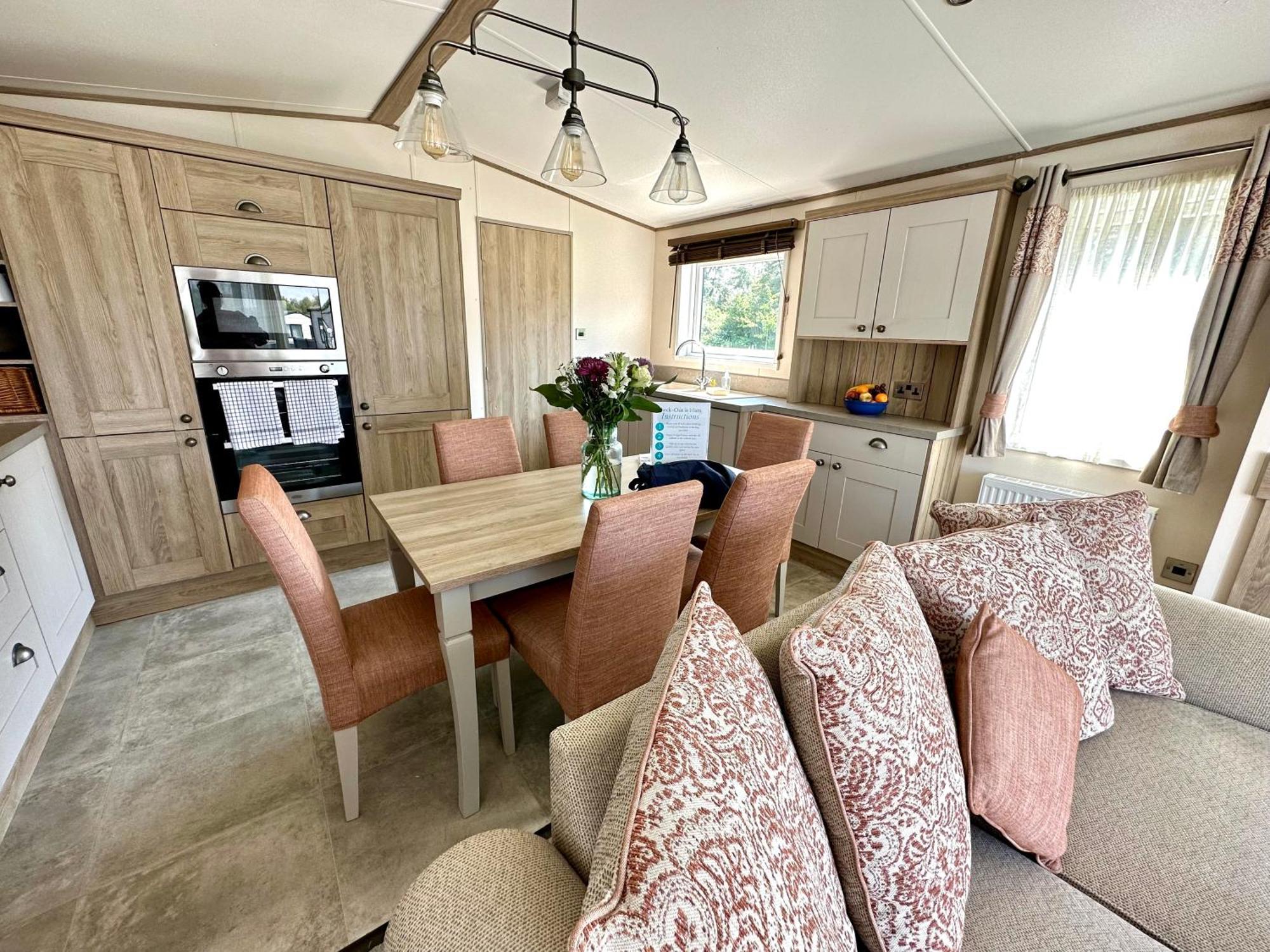 Reeds View Holiday Lodge South Cerney Bagian luar foto